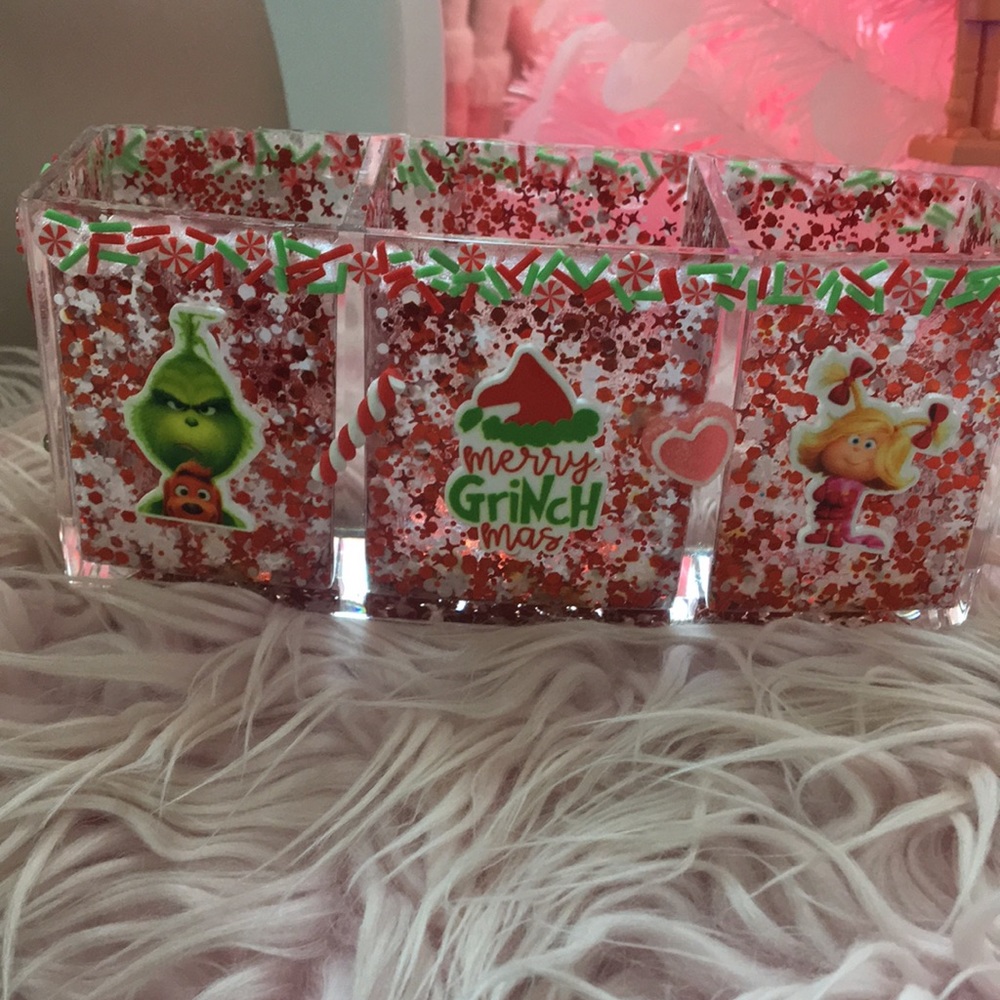 Christmas Grinch inspired makeup brush holder